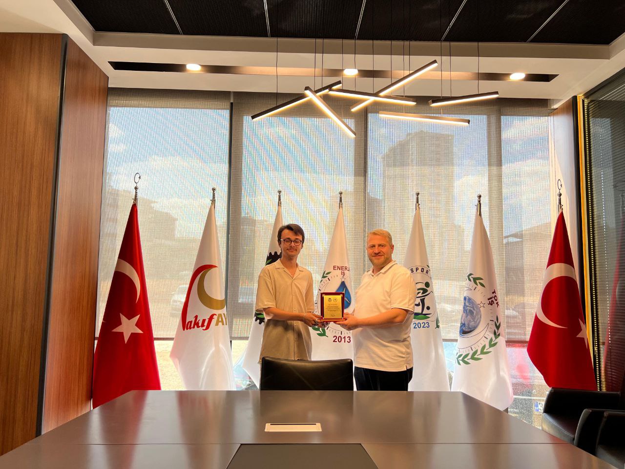 photo_6021596694078146538_y