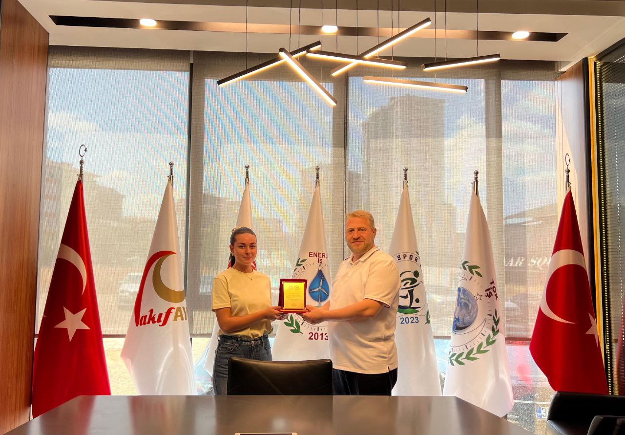 photo_6021596694078146539_y