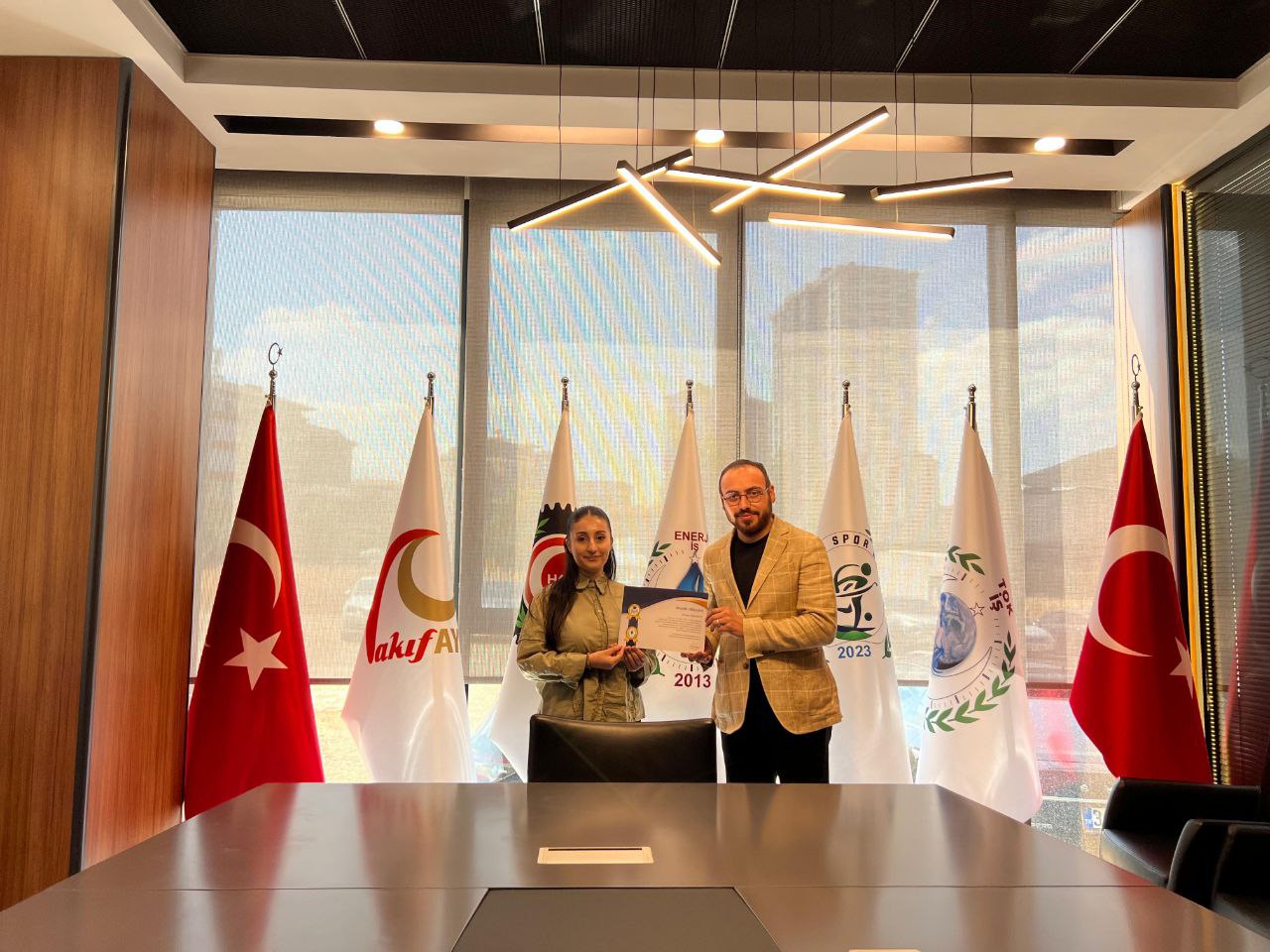 photo_6021596694078146544_y