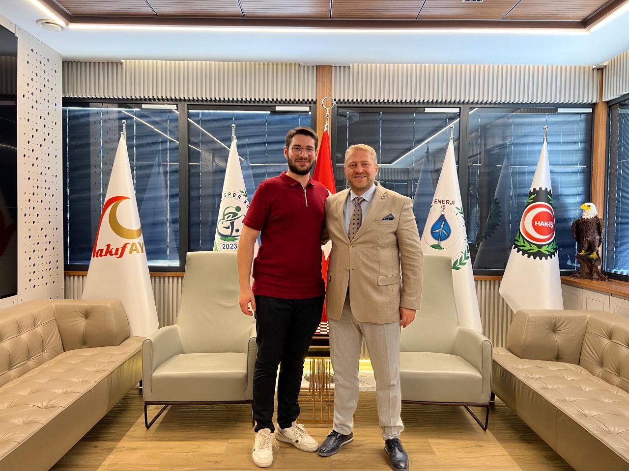 photo_6026110253734677097_y